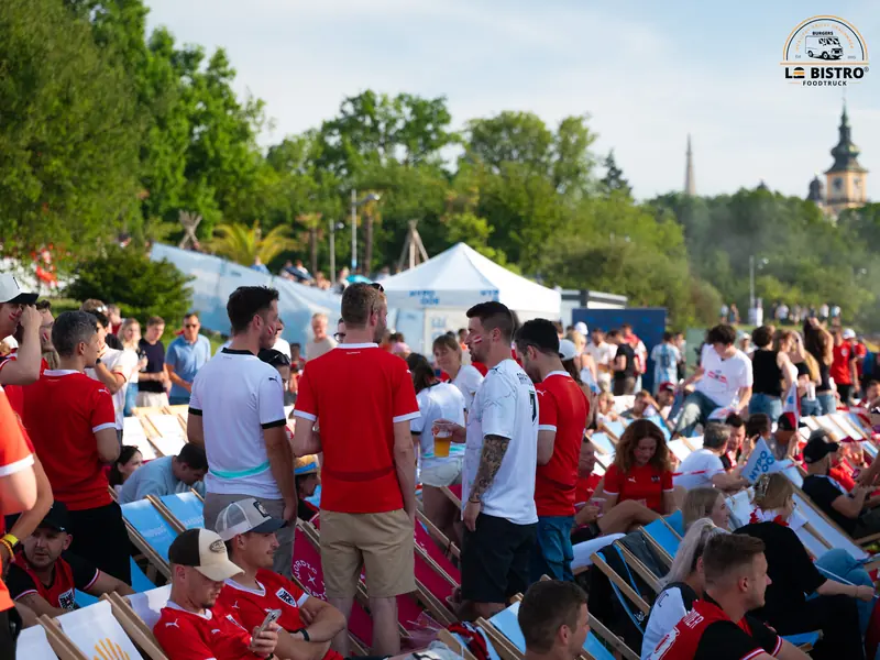 Fans vor der Donau, Public Viewing Sandburg Linz