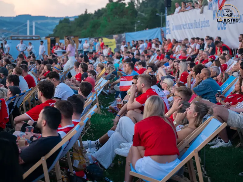Volles Gelände, Public Viewing Sandburg Linz