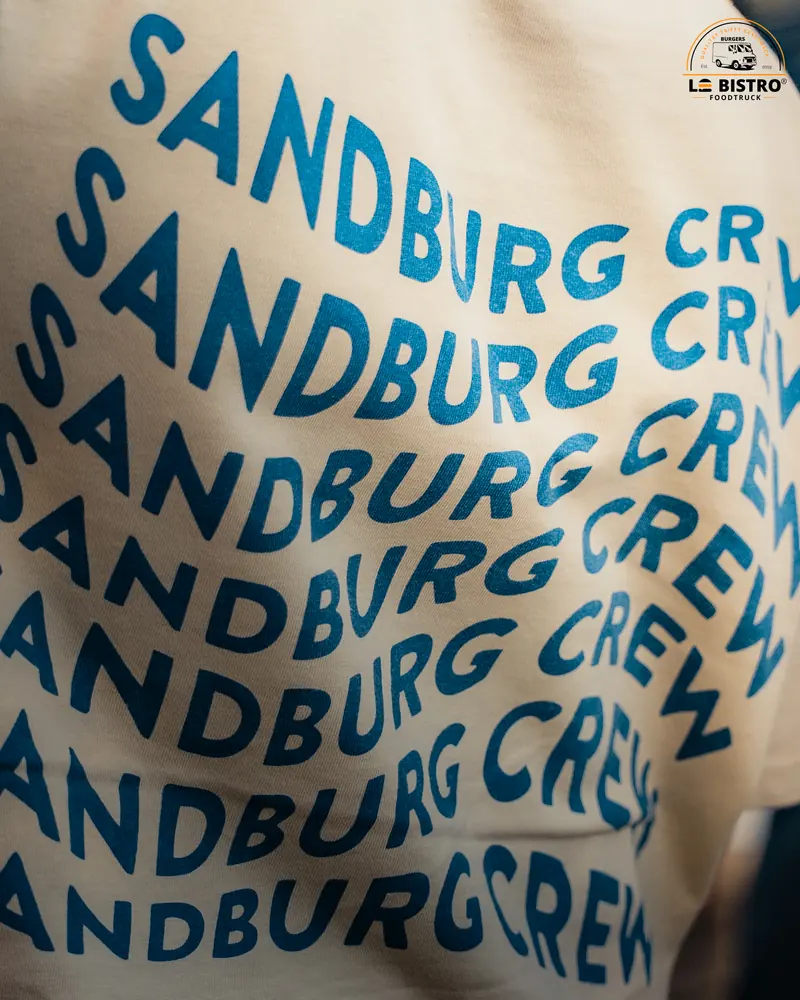 Shirt mit dem Schriftzug „Sandburg Crew“